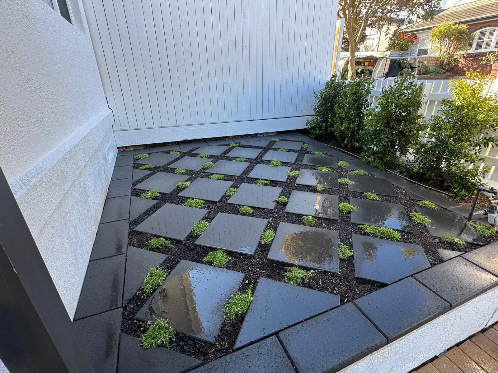 Earlwood Deck & Garden — view 1